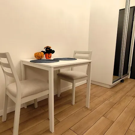 شقة Azure Riverside Apartment - City Center